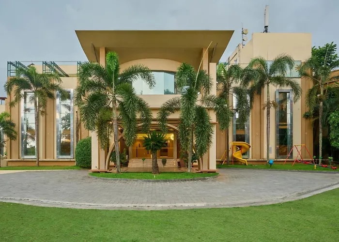 Golf Hotels in Nedumbassery
