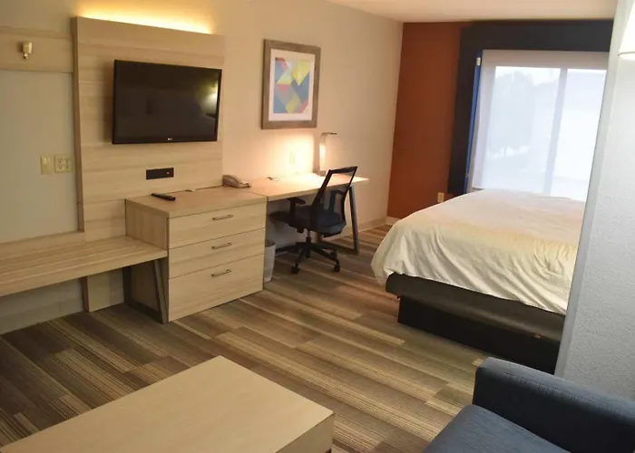 Golf Hotels in McPherson