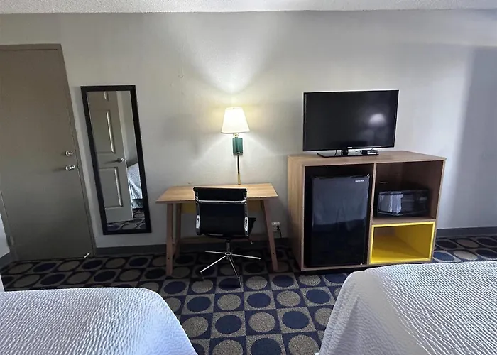 Golf Hotels in Byron