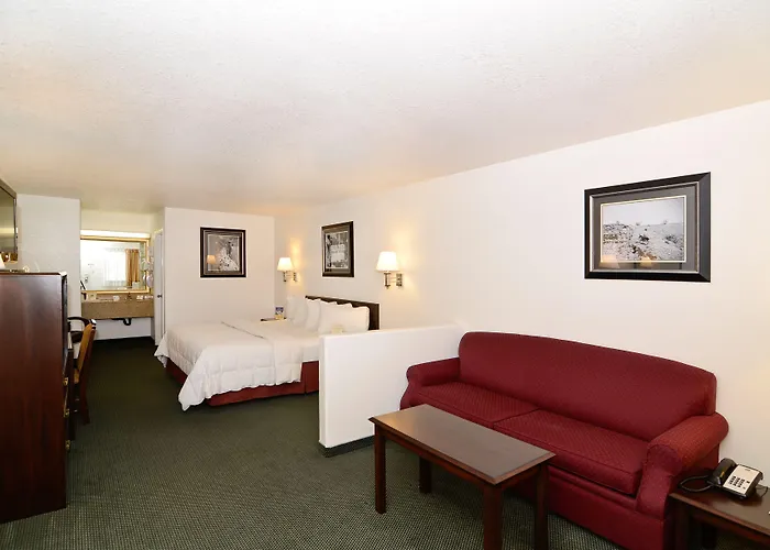 Golf Hotels in Needles