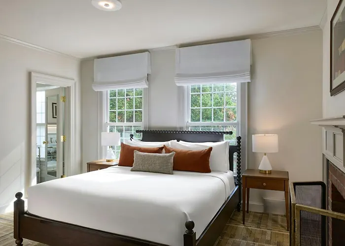 Golf Hotels in Dearborn