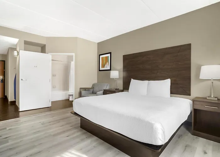 Golf Hotels in Kenner